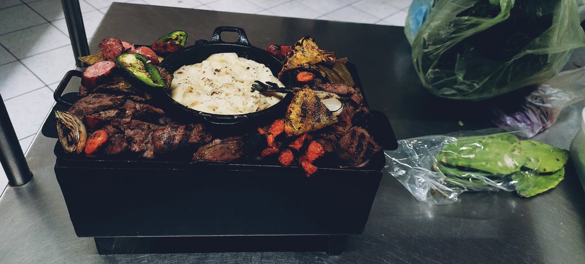 Ivan02Mx's tweet photo. 17 JUN. 2023. 🥩🍽 https://t.co/P9cLVYMZzF