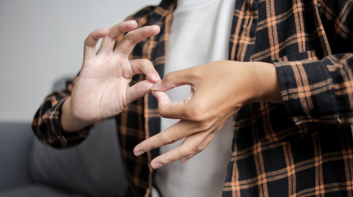 Studio040News's tweet photo. Library Eindhoven launches a pilot with a sign language interpreter - @bieb040 aims to implement a pilot project using a sign language interpreter across various activities. “We noticed we hardly had any deaf or hard-of-hearing visitors.” https://t.co/vHKWQ1iWkc @CiliaGroothuis https://t.co/E5ZoukF870