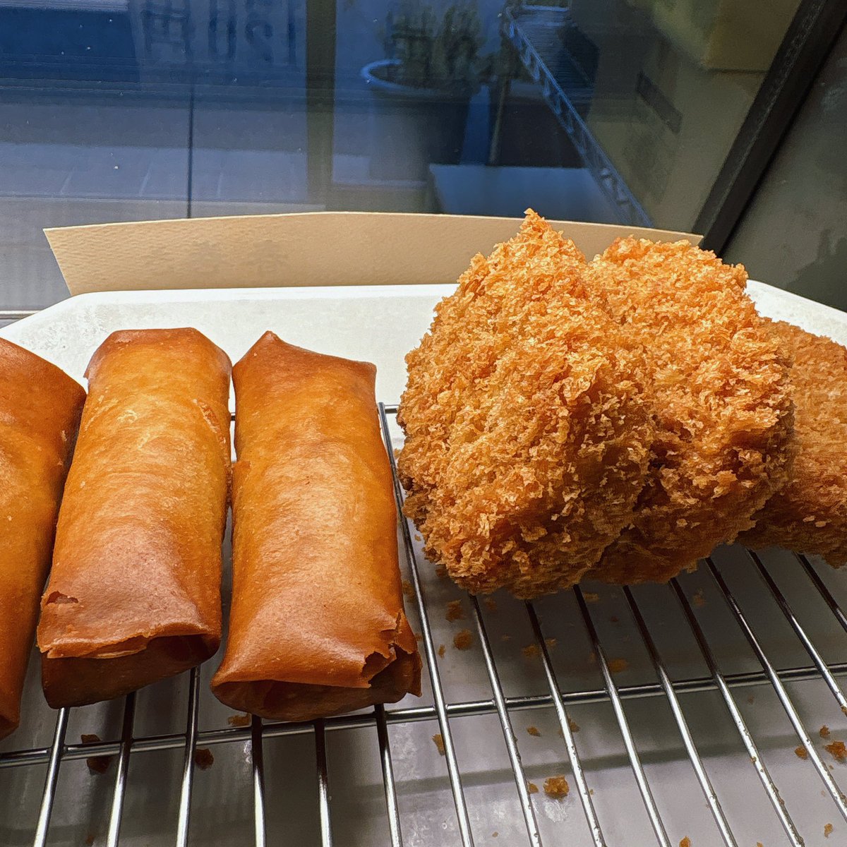 ＊本日のフライ＊
メンチカツ、鶏から揚げ、コロッケ、クリームコロッケ、春巻き、かぼちゃコロッケ