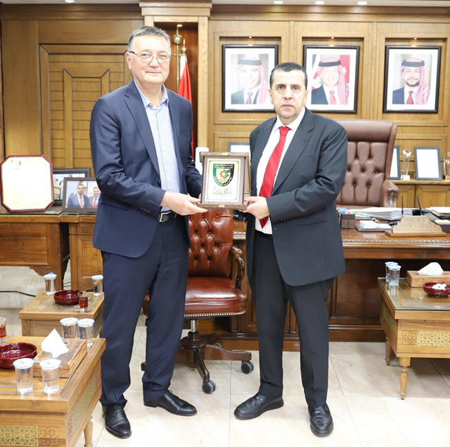 BSUN_IPS's tweet photo. Meeting of Prof. Eden Mamut with His Excellency Prof. Dr. Ahmed Fakhry Al-Ajlouni, President of Al-Balqa University. 
@MAERomania @RomanianEmbassyAmman @uptakers_eu https://t.co/qfCoSmX5RP