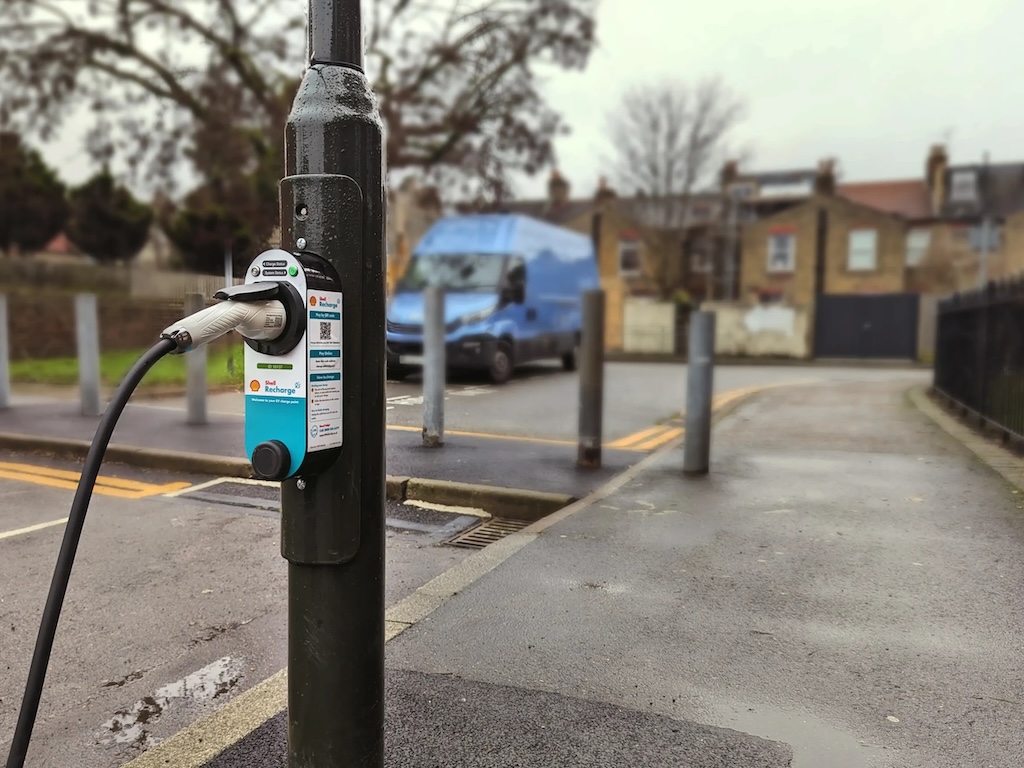 FleetWorldGroup's tweet image. Shell-owned Ubitricity has acquired FM Conway’s SureCharge London EV charging network, growing the Shell Recharge footprint by more than 2,400 charge points. #FMConwaysSureCharge #ShellRecharge #Ubitricity
fleetworld.co.uk/?p=132120