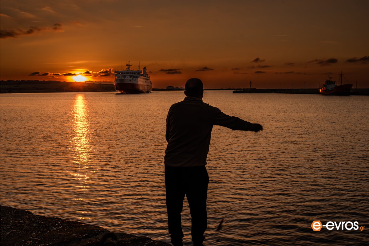 #Καλημέρα με τη φωτογραφία της εβδομάδας από την #Σαμοθράκη.

"Ψαρεύοντας στο Χρυσό Δειλινό της Σαμοθράκης"

📷 Sakis Solomonidis

Βρείτε όλες τις φωτογραφίες των εβδομάδων εδώ: bit.ly/photoseevros