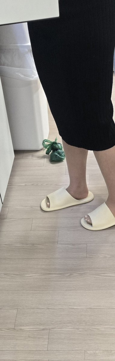 스타킹 신은 와이프의 일상 tweet media