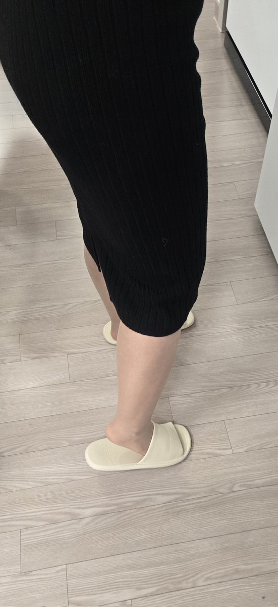 스타킹 신은 와이프의 일상 tweet media