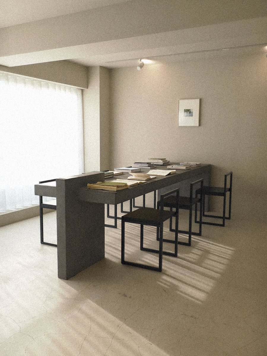 kanatosui_'s tweet photo. 濱田さんの展示に行きました。重たい写真集を持って帰ります。展示室の光が綺麗だったよ〜 https://t.co/Lb9tg3bPTv
