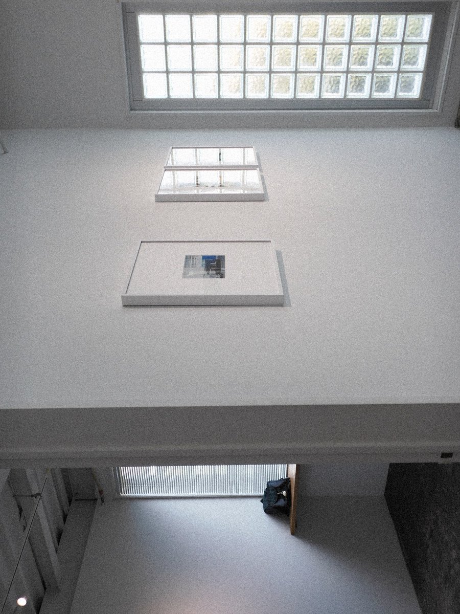 kanatosui_'s tweet photo. 濱田さんの展示に行きました。重たい写真集を持って帰ります。展示室の光が綺麗だったよ〜 https://t.co/Lb9tg3bPTv