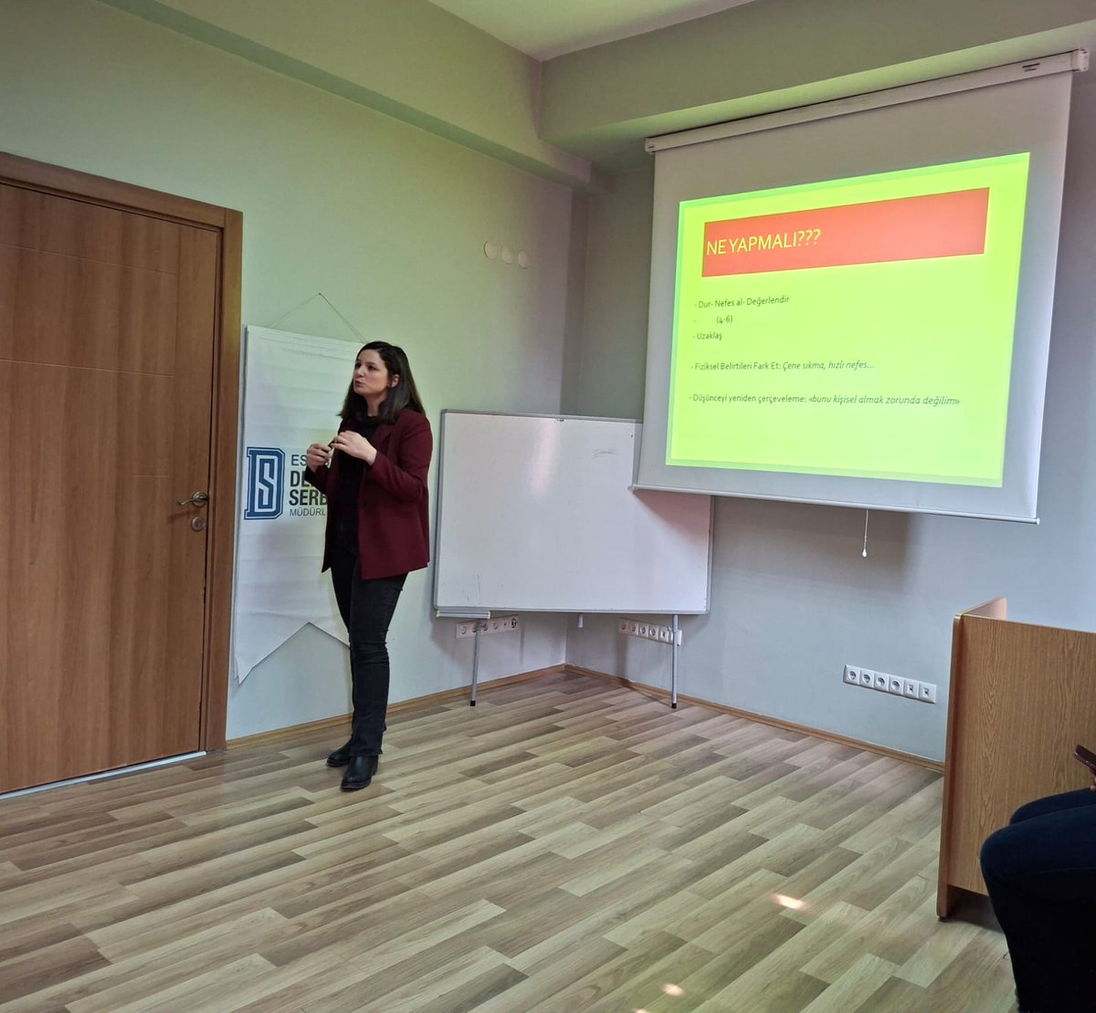 Eskişehir Aile ve Sosyal Hizmetler İl Müdürlüğü Psikologu Meltem Uruncu Emirdağı tarafından Müdürlüğümüzde yükümlülere yönelik “Etkili İletişim” konulu seminer düzenlendi.

eskisehirdsm.adalet.gov.tr