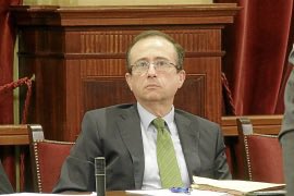 MargaProhens's tweet image. Colpida després de rebre la notícia de la mort de qui fou diputat al @ParlamentIB , conseller electe al @ConselldeMca i regidor a l’Ajuntament de Palma pel @ppbalears, Carlos Veramendi.

Un treballador incansable, discret, un home de partit, sempre compromés amb les seves idees i