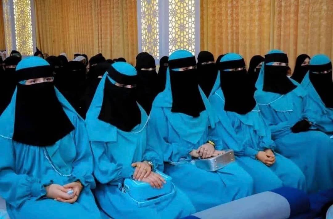 *بࢪای شما فࢪشته های زمینی با حجابم*💕
> *ای مࢪواࢪید ها، استقامت تان ࢪا محکم کنید و ثابت قدم بمانید*
`و بدانید که حجاب مایه عزت است`
*و مایه مصونیت از هࢪ گࢪگ خیانتکاࢪی*
> *ای دختࢪان اسلام، شما مایه افتخاࢪ ما هستید به دین ملت*🫶🏻🤍
*همانگونه که با حجاب  هستید باشید و تغیࢪ نکنید🥰