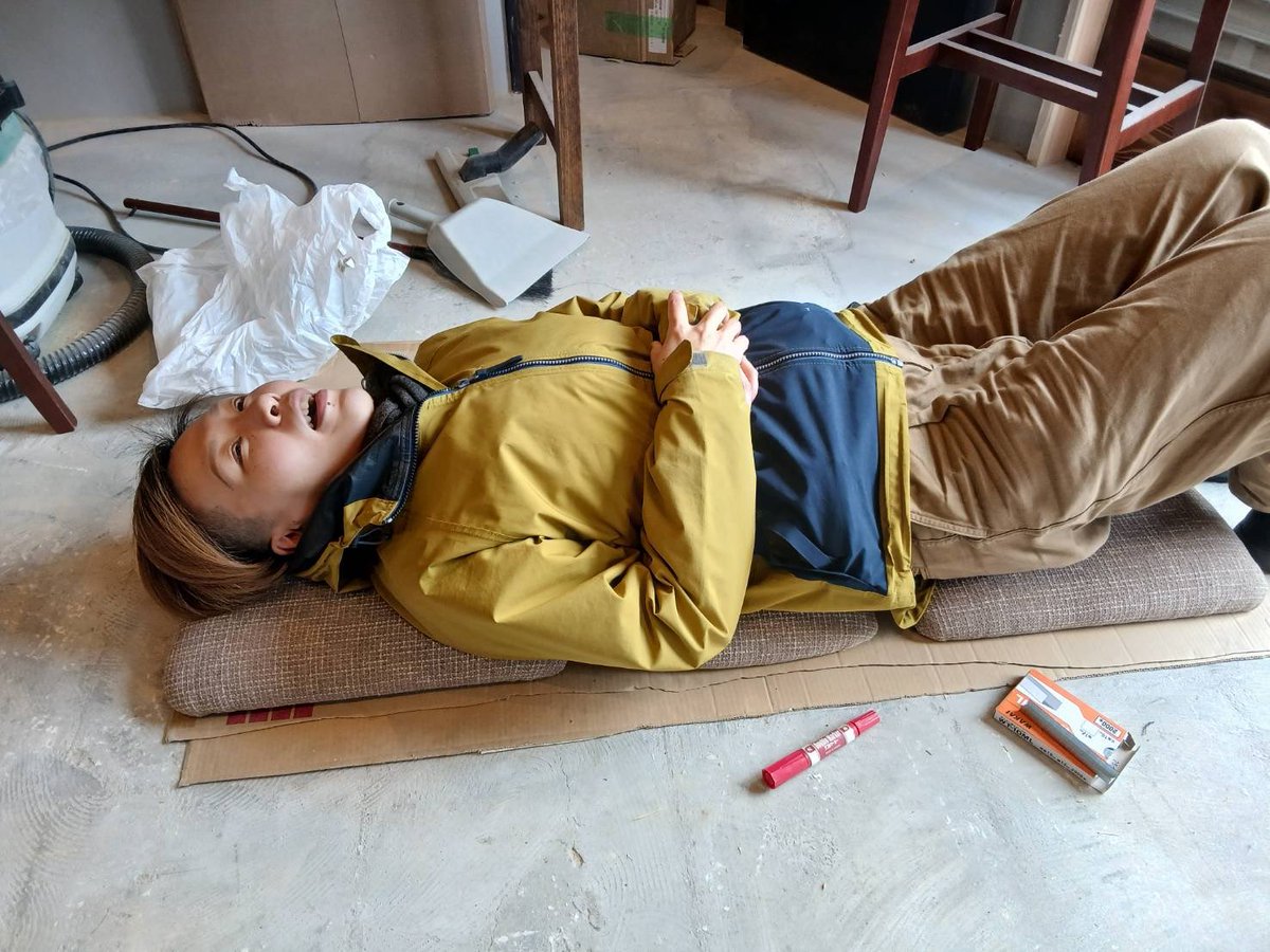 vvadako's tweet photo. ふっかふかの感触を確かめる人。 https://t.co/TQjjcoMf7e