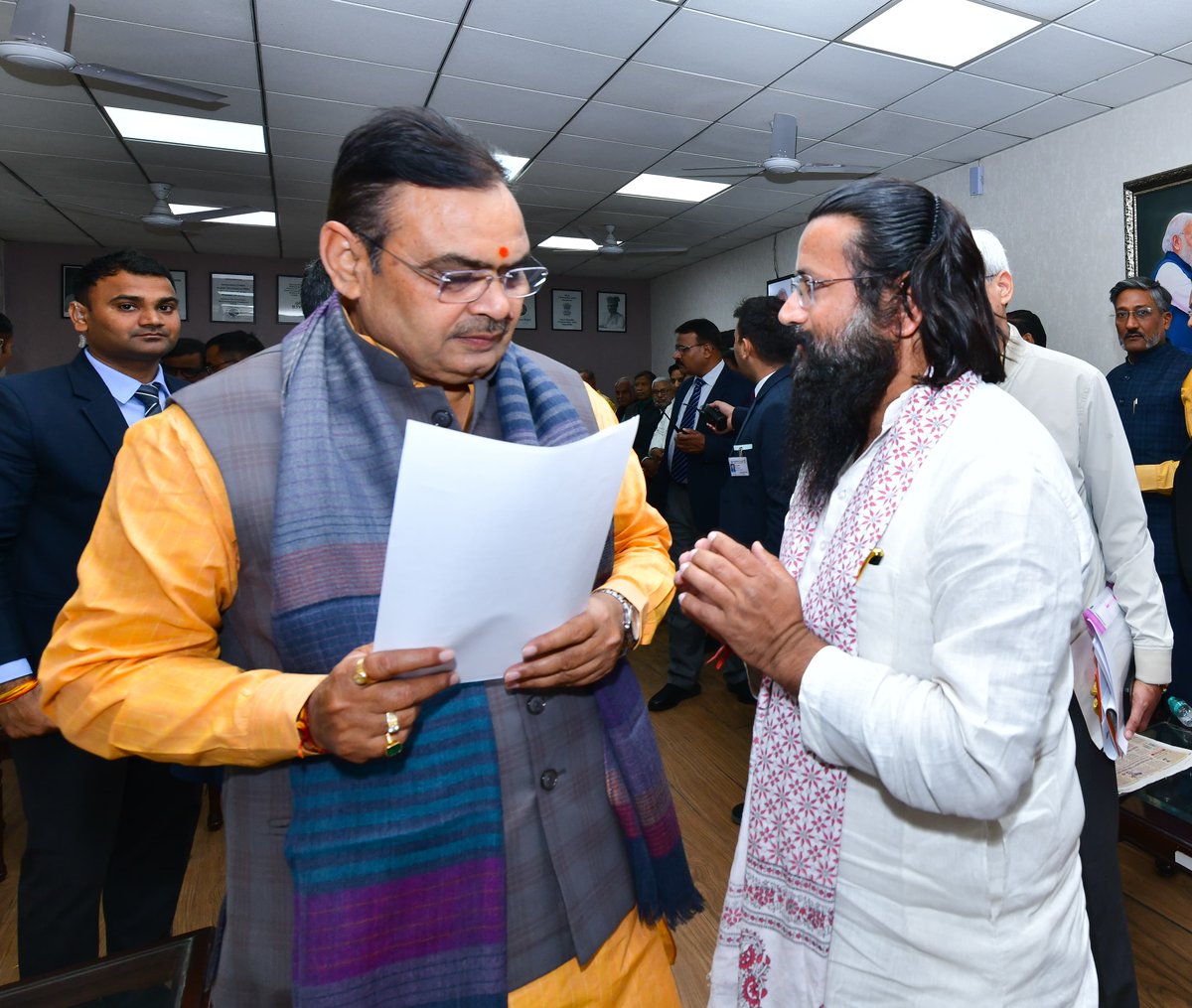 आज यशस्वी मुख्यमंत्री आदरणीय श्री <a href="/BhajanlalBjp/">Bhajanlal Sharma</a> जी से शिष्टाचार भेंट कर शाहपुरा विधानसभा क्षेत्र के विकास हेतु पूरक बजट में विभिन्न आवश्यक विकास कार्यों की स्वीकृति प्रदान करने का निवेदन किया।

साथ ही, अमरसर को पंचायत समिति का दर्जा प्रदान करने के लिए माननीय मुख्यमंत्री जी का