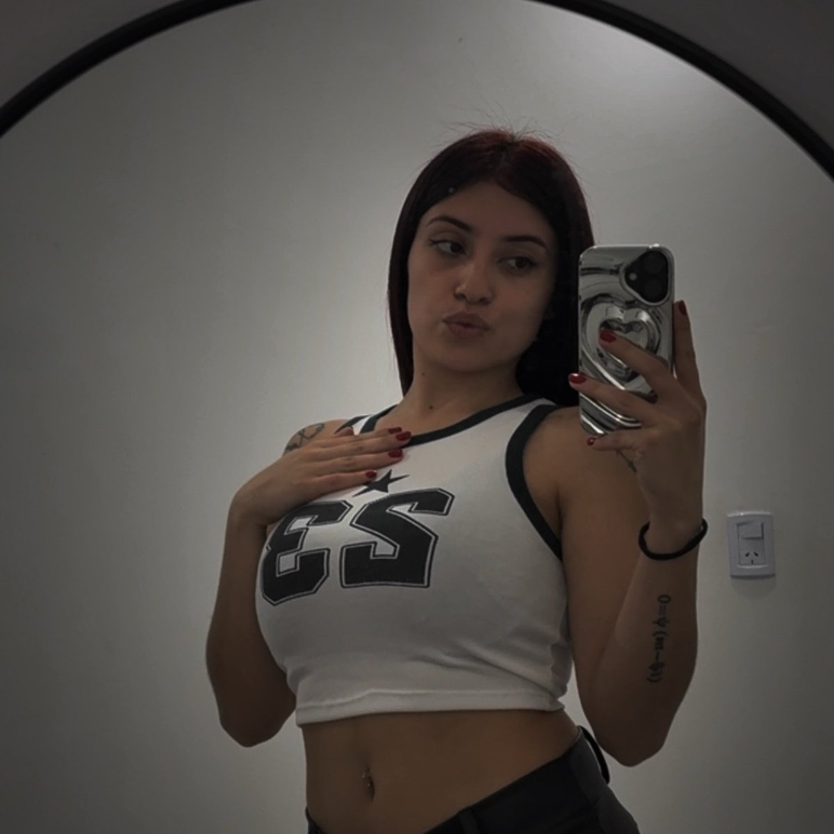 Laura_ztg's tweet photo. Tu préfères imaginer ce que je fais seule…
ou savoir que je pense à toi pendant ? 😏🔥 https://t.co/2OgTqUJIAB