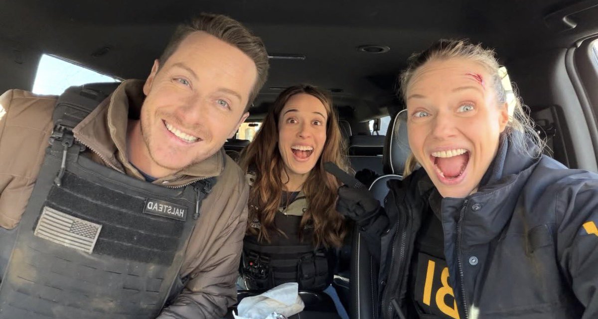 upsteadtrasse's tweet photo. they look so happy to be there 🥹

#JesseLeeSoffer #MarinaSquerciati #TracySpiridakos #JayHalstead #KimBurgess #HaileyUpton #ChicagoPD https://t.co/uBzdXcrT8e