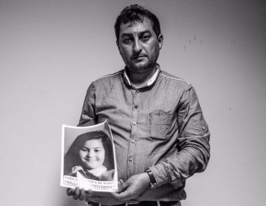 solcugazete60's tweet photo. Şüpheli şekilde hayatını kaybeden Rabia Naz'ın babası Şaban Vatan'dan, "Şerefimle temin ediyorum bugüne kadar 1 kişi bana bu konuyu işleme demedi" diyen Müge Anlı'ya:

"Müge, Rabia Naz'ı ne zaman unuttun? 

Burak Oğraş'ı ne zaman unuttun?" https://t.co/x3o3SokdwC