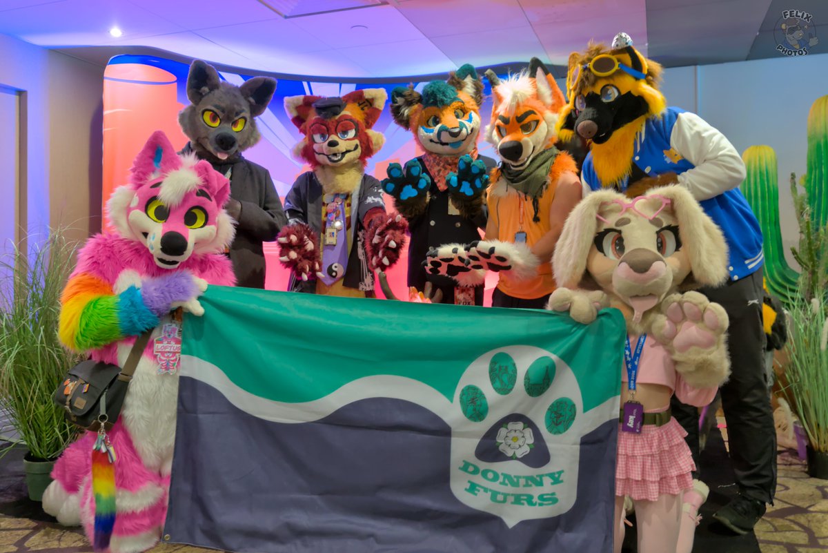We managed are <a href="/Scotiacon/">Scotiacon</a>  group photo, and Wallace didn't catch us 🤠🤠