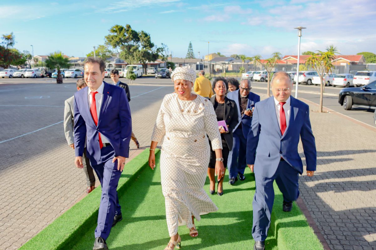 ReginahMhaule's tweet image. The visit at Star College in Bridgetown sets the tone for a day focused on quality teaching, and learner support. 📚✏️

Together, we are strengthening basic education&amp;amp;building a brighter future for every child.
@GovernmentZA 
#BackToSchool2026 #QualityEducation #DBE #ReadToLead
