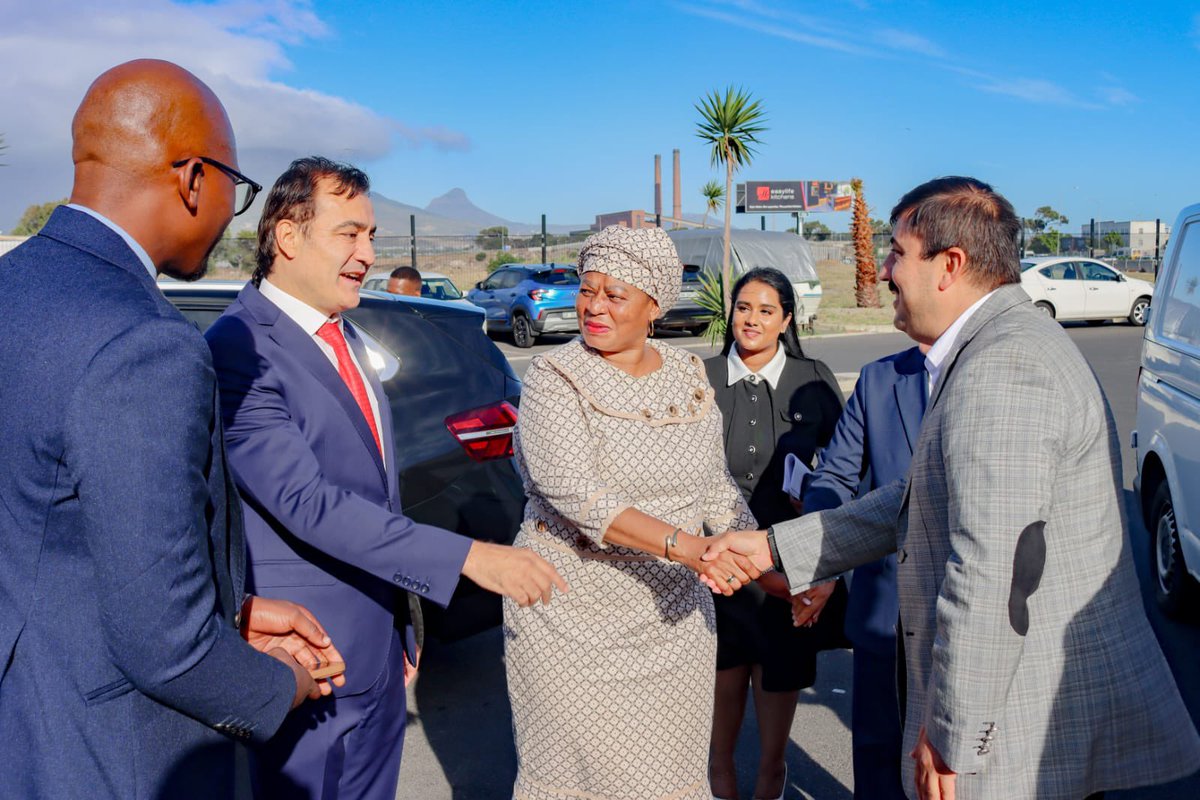 ReginahMhaule's tweet image. The visit at Star College in Bridgetown sets the tone for a day focused on quality teaching, and learner support. 📚✏️

Together, we are strengthening basic education&amp;amp;building a brighter future for every child.
@GovernmentZA 
#BackToSchool2026 #QualityEducation #DBE #ReadToLead