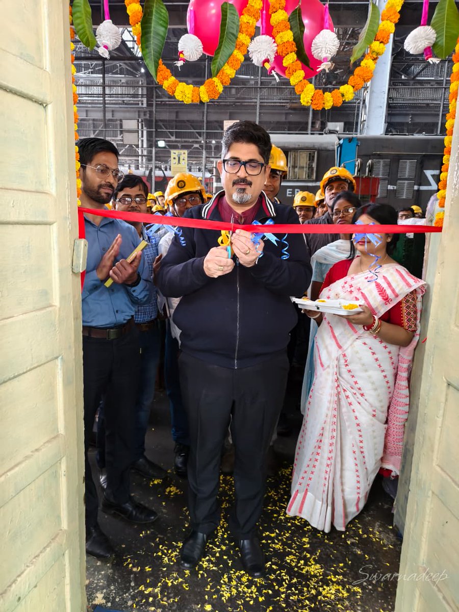drmhowrah's tweet photo. ⚙️ Powering safer and smarter rail operations!
On 11 February 2026, the DRM of Howrah Division dedicated the New Electric Locomotive Component Test Room, enhancing in-house testing capability and strengthening operational efficiency.
#EasternRailway #HowrahDivision #RailwayUpgradation #InfrastructureBoost