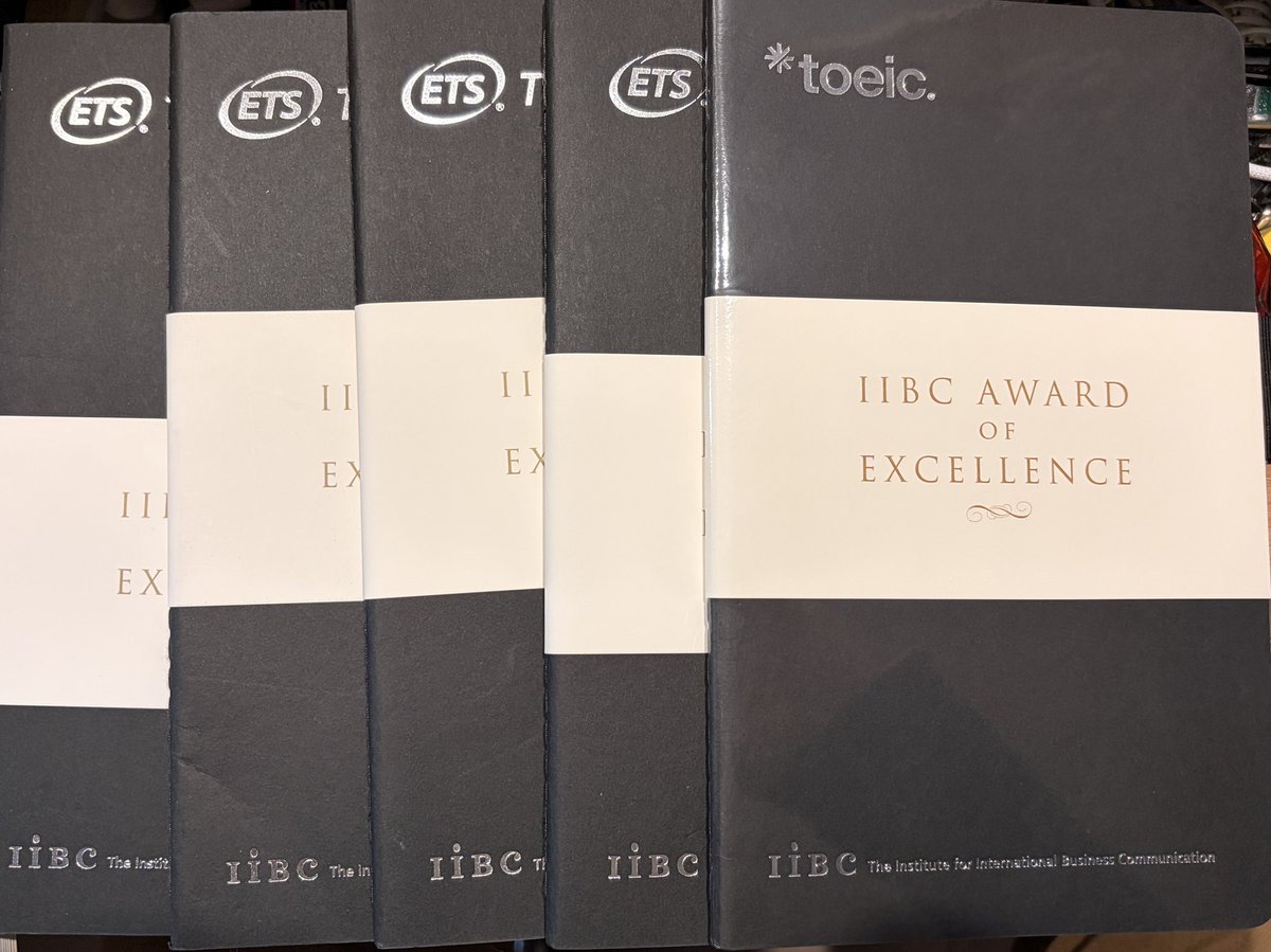 MonkeyDRxmpc's tweet photo. IIBC AWARD OF EXCELLENCEの記念品の手帳、ロゴの変更に伴ってちゃんとデザイン変更されている👀✨
#iibc #toeic https://t.co/ECST3fRacT