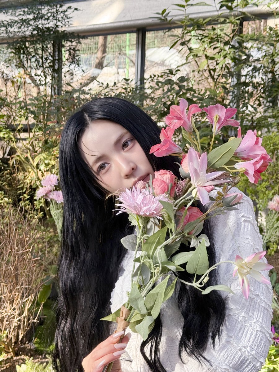 NiziU__official's tweet photo. [#NiziU_CAM]
NiziU 2nd EP『𝐓𝐨𝐨 𝐁𝐚𝐝』
BEHIND PHOTOS🕊️

💿 https://t.co/i51dmigWvk

EP RELEASE ✶ 2026.04.01 WED

#MAYA
#NiziU #ニジュー #니쥬 #WithU
#NiziU_TooBad https://t.co/rP36BqI8DA