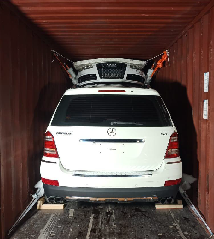 wrlshipping's tweet photo. Vintage. Modern.
Whole cars. Half cars. Extra parts.

Different requirements.
Same level of care. https://t.co/6DSwuszlCQ