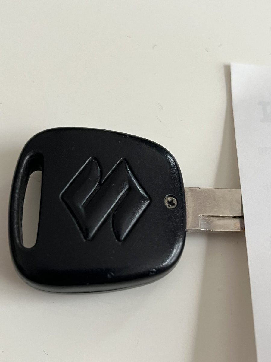 taiyashokunin's tweet photo. 長年の懸案だった
(ただ一回の為に工具買うのかと)
もう電池死にかけて決断😤
うああ、簡単に外れた
舐めかけてたネジがアッサリ。。
やはり道具だな
#ANEX
#3610-N
#なめた精密ネジはずし
#スズキ
#キーレスリモコン https://t.co/SGibSgM07v