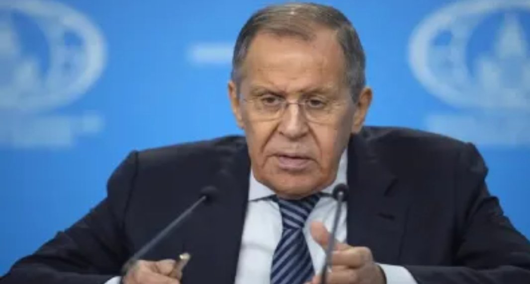 ट्रंप बार-बार दावा कर रहे हैं कि भारत ने "कमिटमेंट" दिया है कि वह रूस से तेल खरीदना बंद कर देगा

जैसे ये कोई उनकी बड़ी जीत हो। लेकिन हकीकत ये है कि भारत की तरफ से ऐसा कोई भी बयान नहीं आया है। न मोदी जी ने कहा, न विदेश मंत्रालय ने, न किसी अधिकारी ने। जीरो कन्फर्मेशन !

रूस के