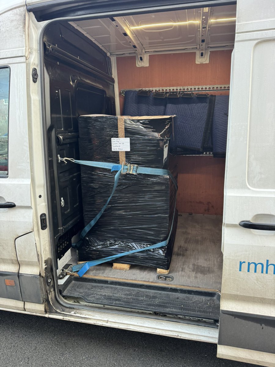 SameDayCoventry's tweet image. Bit of a delay at my #Coventry collection this morning, the lads didn’t know I was coming, so the #pallet wasn’t wrapped and there’s no paperwork 😳

Thankfully my contact has just arrived early so is now dealing with it. 🤞

Loaded now, so off to Scunthorpe first, then onto