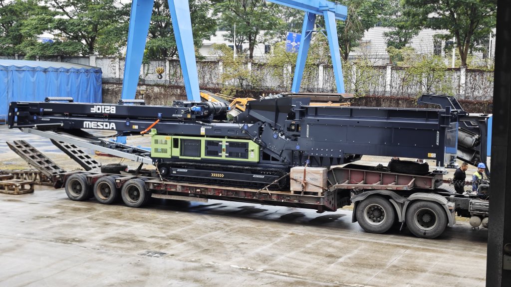 BryanJL13's tweet photo. The Mesda mobile stacker B210F has dual power: diesel and electricity. It is also available for shipping by container. https://t.co/erL6cgGmej