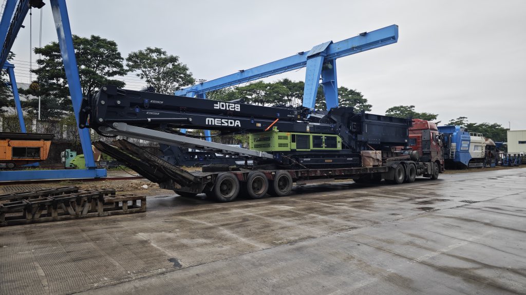 BryanJL13's tweet photo. The Mesda mobile stacker B210F has dual power: diesel and electricity. It is also available for shipping by container. https://t.co/erL6cgGmej