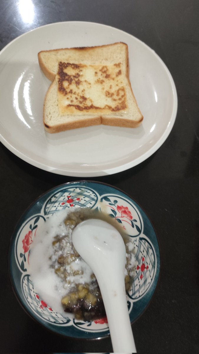 I think grilled cheese and burjo dingin makes a combo (iya ini bukan grilled cheese tapi the vision is there..