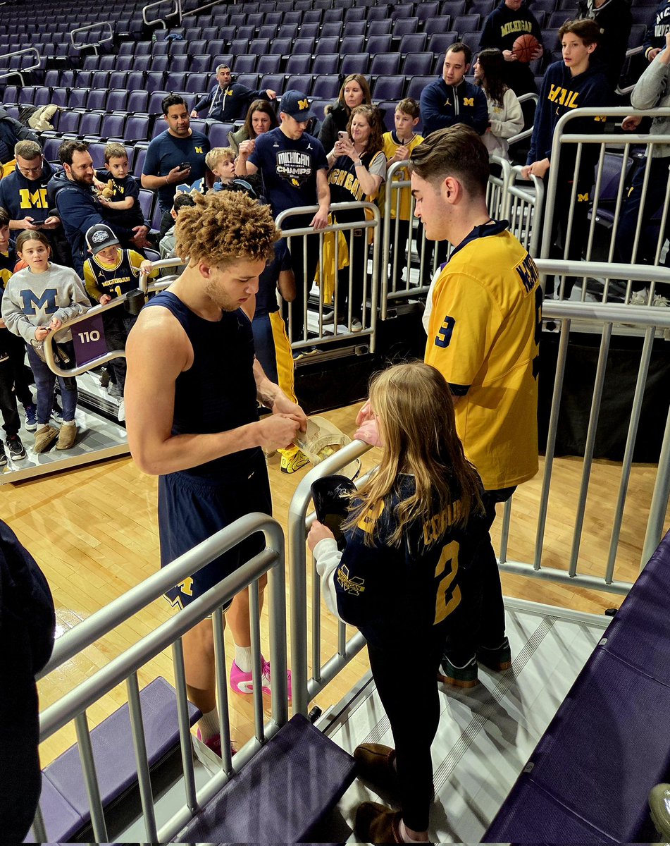 CTM81's tweet photo. @bluebyninety M  crowd was on fire, the players/coaches could not have been more gracious and generous with their time... oh and we came back down 16 in the 2nd. Couldn't be prouder of the culture Dusty has built in such and incredibly short period of time. Really enjoying this ride. https://t.co/49e34aA91t