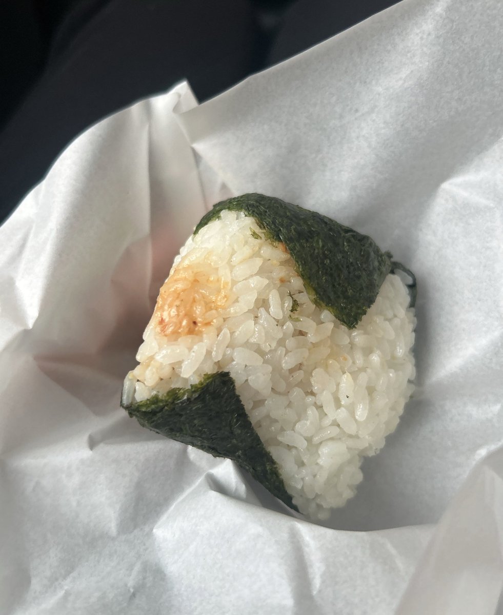 JURINA38G's tweet photo. 多司さんのおにぎり大きい🍙
さすが名古屋‼️サービス精神旺盛です🙌🏻
問題🔍このおにぎりの具はなんでしょう❓
#おにぎり #おむすび #松井珠理奈 https://t.co/I0XRdHodiI