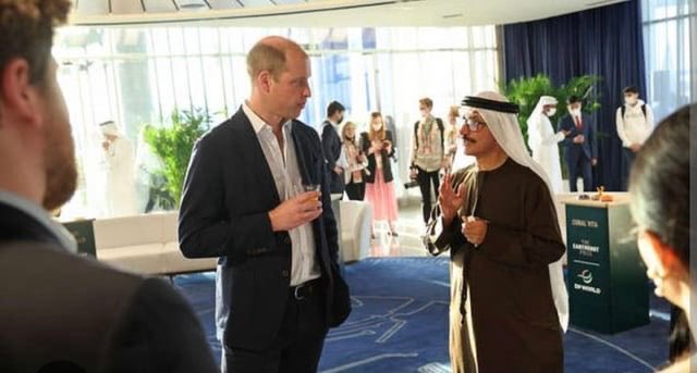 1goodtern's tweet image. Oh my word.

Zoom in on the people in the background.

The ultra rich know how to keep themselves safe.
👀

x.com/i/status/20217…