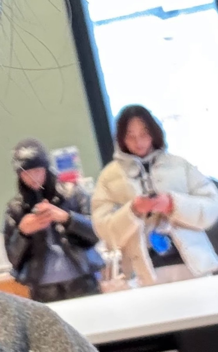 Minji was allegedly seen in London🇬🇧

(threads.com/@haerinwyx0605…)