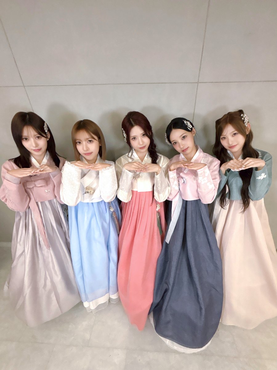 리마인 여러분, 새해 복 많이 받으세요! 🙇‍♀️ 
Happy New Year, REMINE 💝

#RESCENE #리센느 #リセンヌ