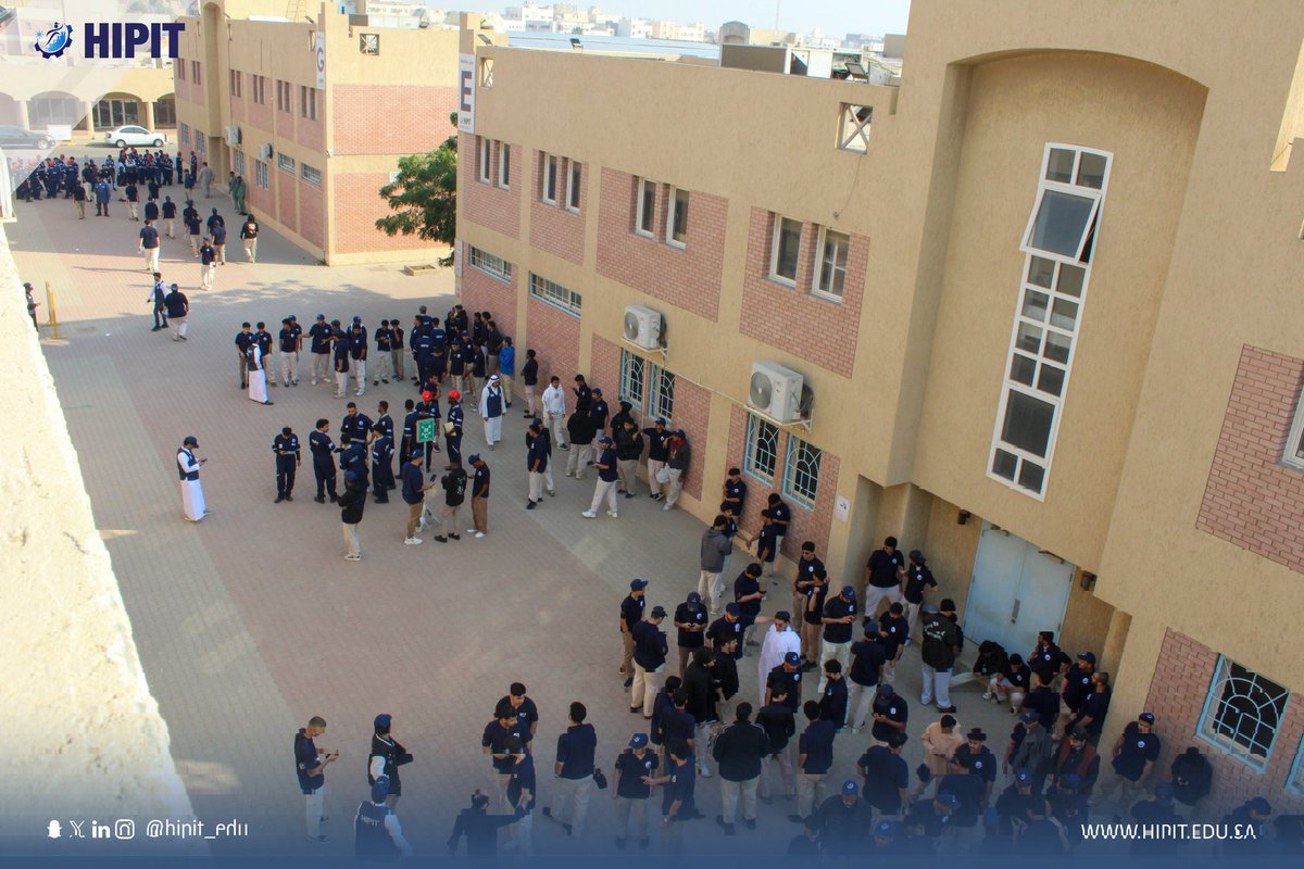 HIPIT_EDU's tweet photo. السلامة أولاً.. التزاماً منا بتوفير بيئة تدريبية آمنة وفق أعلى المعايير، نفذ #معهد_هايبت عملية إخلاء وهمية ناجحة بمشاركة المتدربين والطاقم الإداري والفني، لضمان الجاهزية التامة والتعامل الأمثل مع حالات الطوارئ
#Safety_First #Industrial_Safety #HIPIT #البيئة_والصحة_والسلامة #EHS https://t.co/ryAWjbWvui