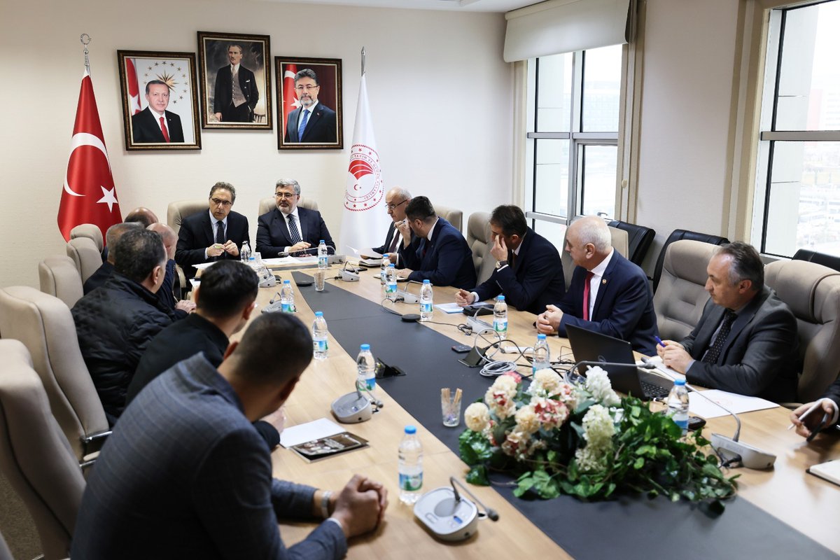 Tarım ve Orman Bakan Yardımcımız Sn. Ahmet Gümen'i, İl Genel Meclis Başkanımız Mehmet Siper ve İl Genel Meclis Üyelerimiz ile birlikte "Sürdürebilir Koyun Projesi" ile alakalı ziyaret ettik. 

Hayvancılık Genel Müdürümüz Sn. Salih Çelik ve Bakanlık yetkilileri ile şehrimizde