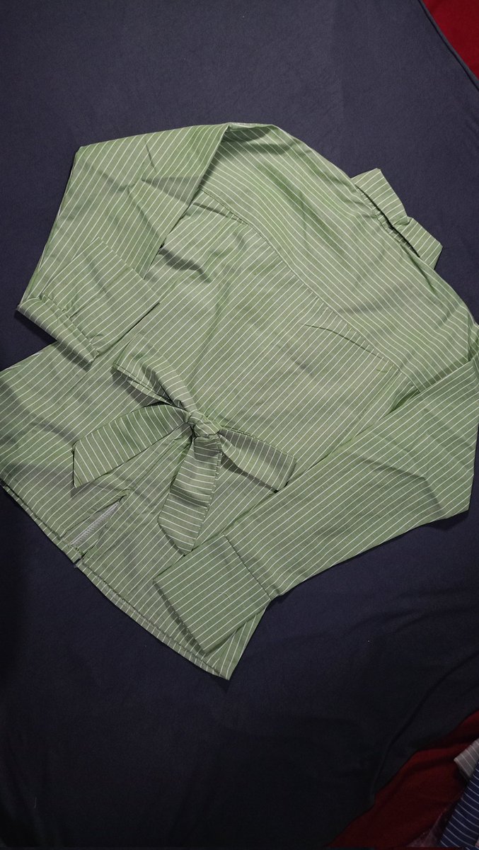strngpresencia's tweet photo. LD 90 Panjang 60
Kemeja Cotton Stripe
Di belakang ada detail ribbon hidup yaaa. Enih warnanya bagus dan stripenya macem2 ada yg kecil ada yg besar. https://t.co/DomB1akT6h
