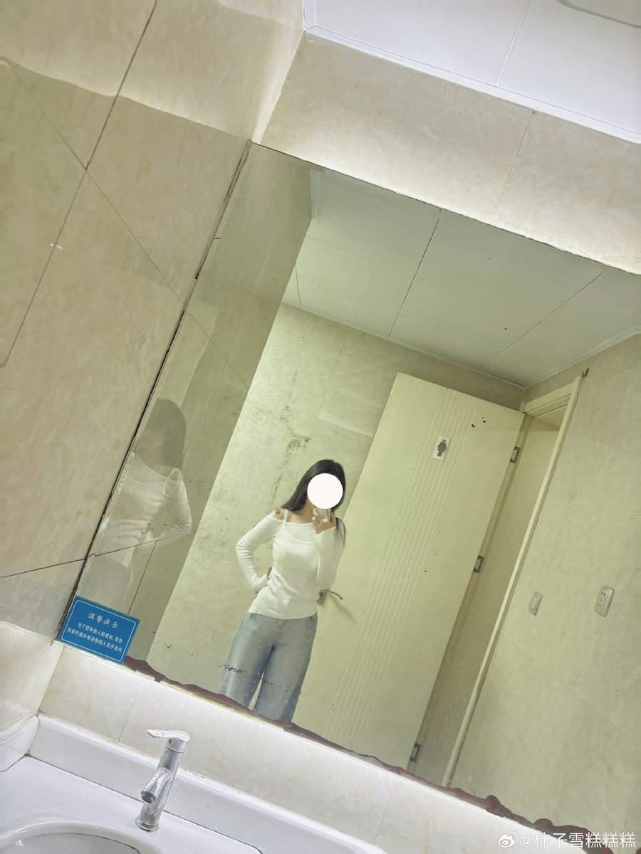 #意淫 #骚逼 想操死这骚母狗，奶子手感肯定不错，夹住鸡巴压着前后抽插，射她一脸