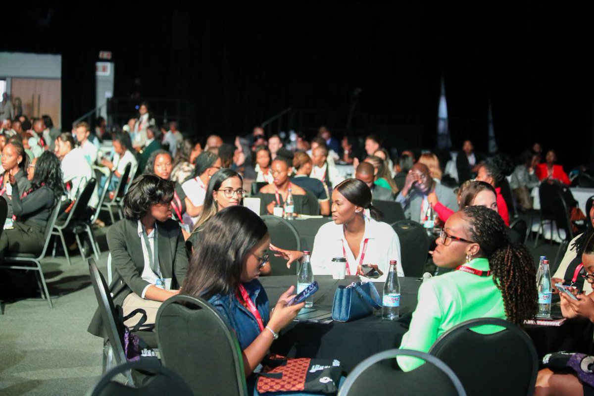 DMPR_ZA's tweet image. 📸 Images from the Young Professionals’ Programme, where the Deputy Minister Mgcina delivered an inspiring address to emerging leaders and future industry professionals.

Empowering the next generation to shape the future of the sector. 

#SAMiningIndaba2026 |#YoungProfessionals