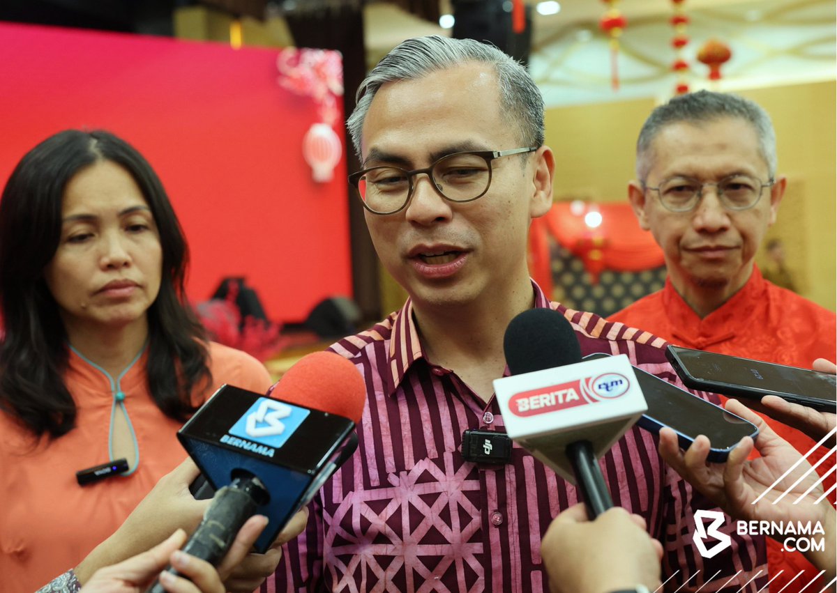 bernamadotcom's tweet photo. MyCreative bawa usahawan tempatan ketengah hasil seni ke Indonesia, Singapura - Fahmi 

https://t.co/PeLCBBy9E0 

#BernamaNews #MyCreative @fahmi_fadzil  @komunikasi_gov https://t.co/rYiJcS58AB