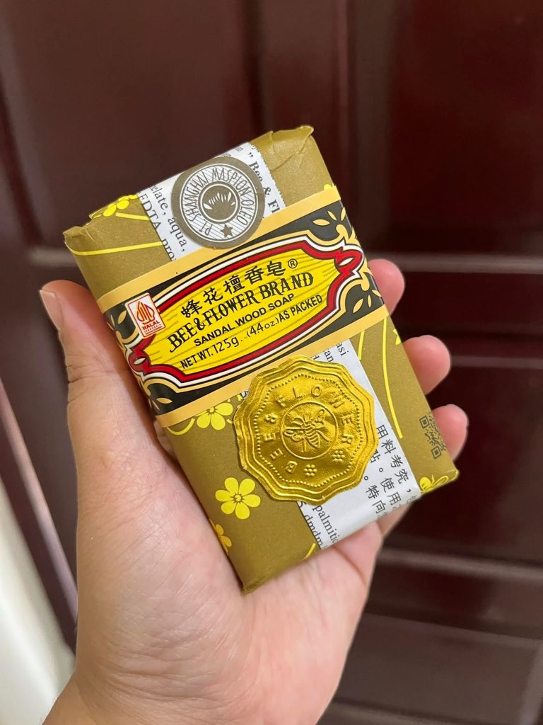 Makasih bangett yang udah rekomendasiin sabun batang merk inih!!! kok barutau yah aku, ternyata wanginya bener” GONG bgtt😭👍￼