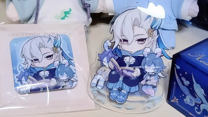 最高審判官詰め合わせセットwith魈さん届いたー! 2枚目画像の特典ヌヴィレットさんが欲しくていっぱい買ってしまった 可愛すぎて有罪