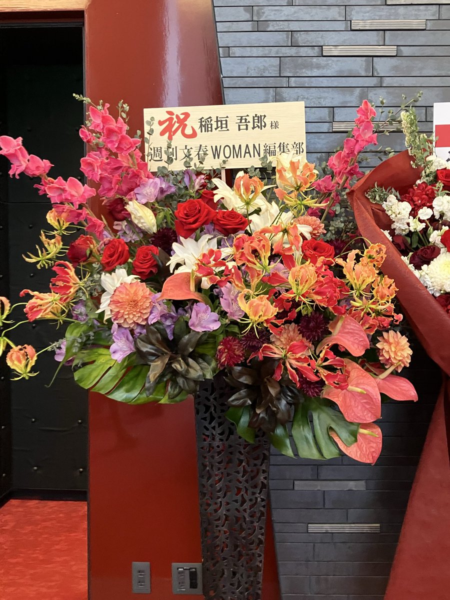 G832's tweet photo. #プレゼント・ラフター 
とても楽しくてほろ苦いお芝居でした。
スター俳優の裏側ってさぞやドロドロかと思いきや、私生活まで演技しているから一見キラキラ。その代わり真実の自分が見えなくなる。
吾郎さんのコメディ演技と苦悩演技の両方を堪能しました。
 #稲垣吾郎 https://t.co/M3SXmqugkr
