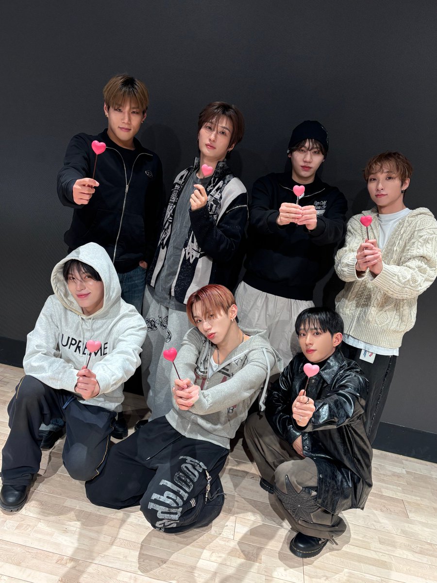 DKB_BRAVE's tweet photo. ✧･ﾟ: *✧･ﾟ:* *:･ﾟ✧*:･ﾟ✧･ﾟ: *✧
💝𝑯𝒂𝒑𝒑𝒚 𝑽𝒂𝒍𝒆𝒏𝒕𝒊𝒏𝒆'𝒔 𝑫𝒂𝒚💝
✧･ﾟ: *✧･ﾟ:* *:･ﾟ✧*:･ﾟ✧･ﾟ: *✧

늘 무한 사랑💕을 보내주는 𝐁𝐁에게
초콜릿🍫보다 달콤한 𝐂𝐮𝐭𝐞 𝐃𝐊𝐁 선물 드립니다🌹

To 𝐁𝐁 who always send infinite love 💕,
we present a sweet 𝐂𝐮𝐭𝐞 𝐃𝐊𝐁 than chocolate🍫🌹

#다크비 #DKB