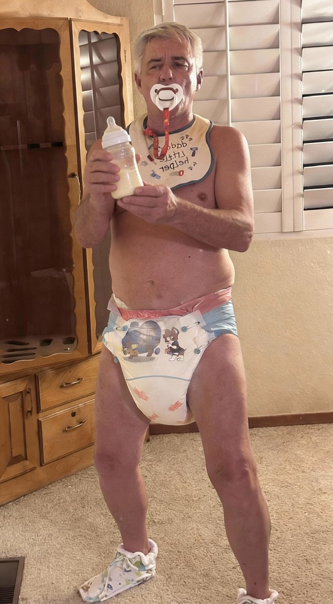 BabyDehnerlee's tweet photo. I am daddy’s little helper that loves sucking on his baba https://t.co/kuEdoMdt8d