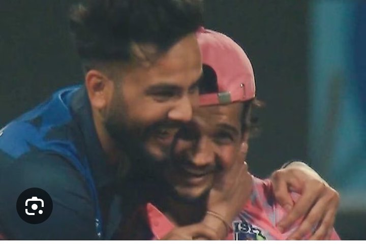 avihoon's tweet photo. Happy hug day 😂

#MunawarFaruqui . #ElvishYadav . https://t.co/rLm5mdtcEb