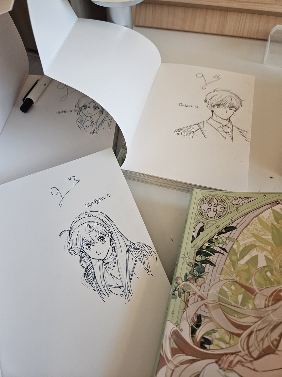 이번 사인 단행본 이벤트엔 손그림을 넣어봣어요!!!
...
.... ..  . . . .    . ..  . .. . . ......
....... 근디..손그림 엄.청.나.게 어려운거더라고요 잊고 있었어.......확대도.. 컨트롤 티도 제트도...아무것도 없어..