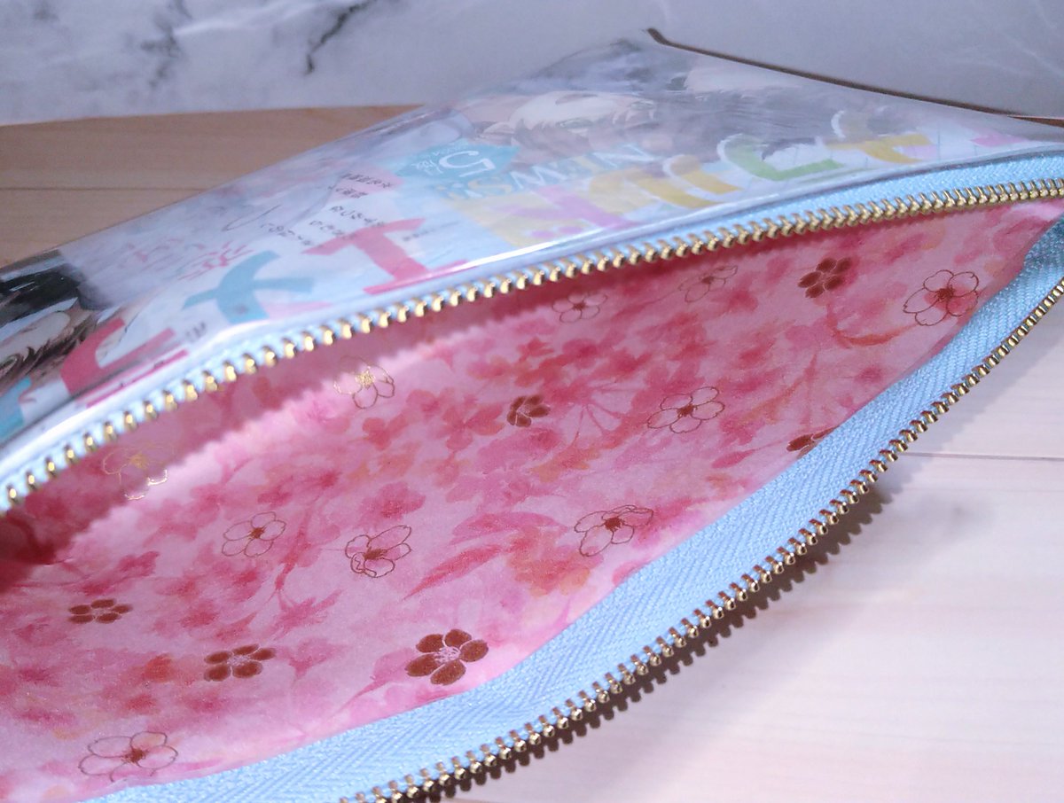 前から作ってみたかった縫わないマチ付きポーチ。私ぐらいの不器用にも